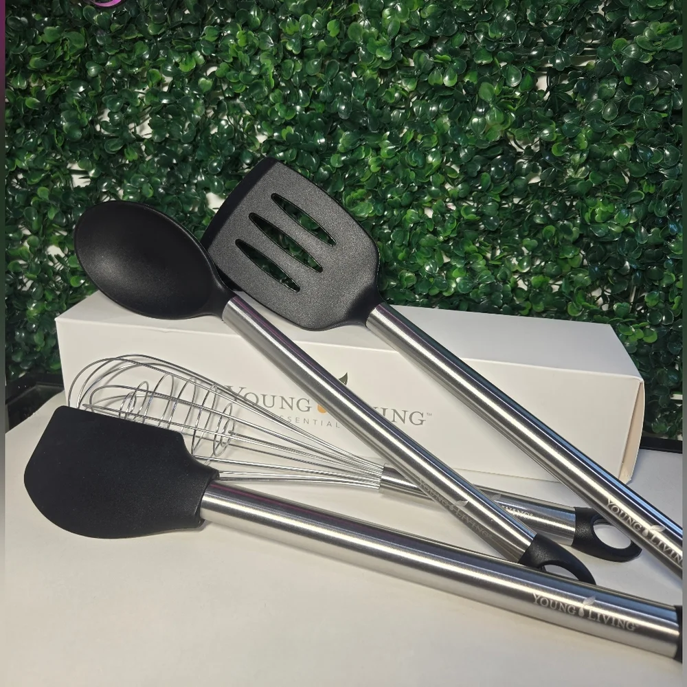 Young Living Black Kitchen Utensil Set‎